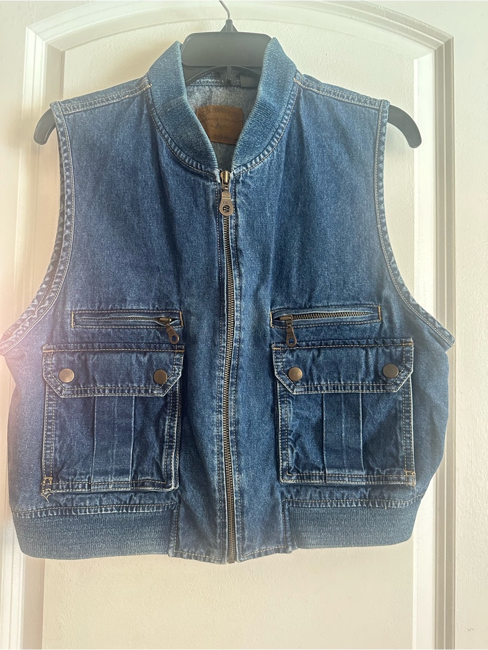 Vintage 90s Lizwear Liz Claiborne Denim Cropped Cargo Utility Vest. Size Medium